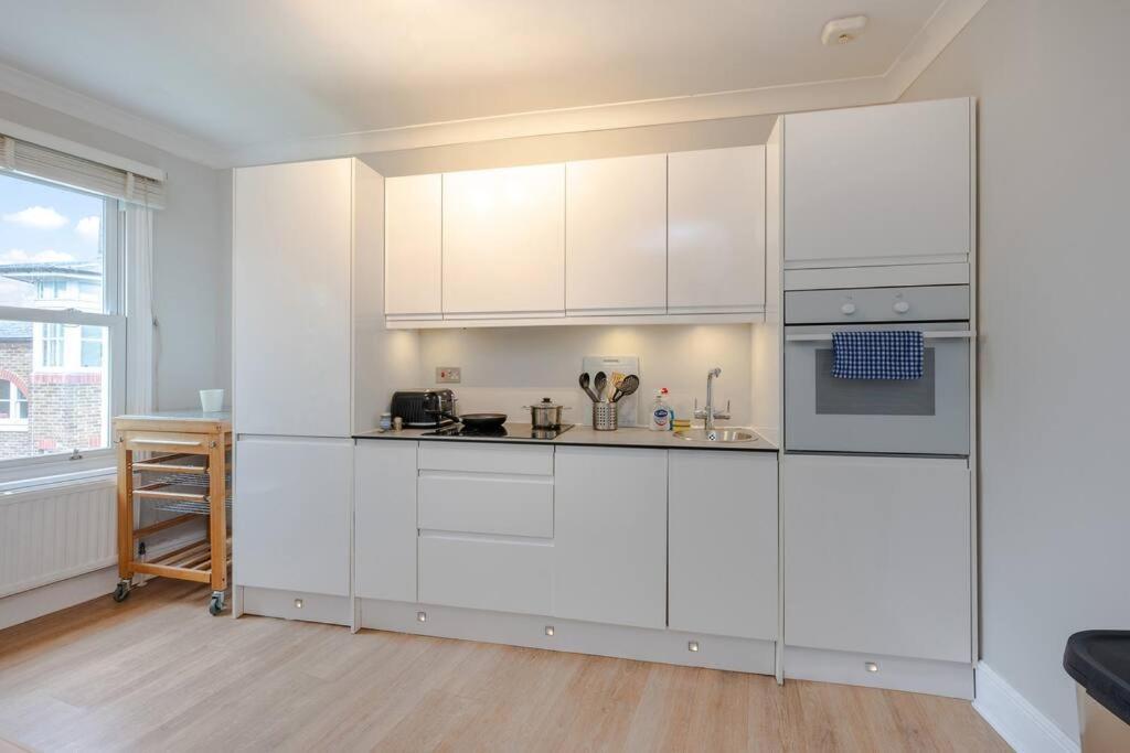 Cosy 2 Bed In Kensington Olympia Διαμέρισμα Λονδίνο Εξωτερικό φωτογραφία